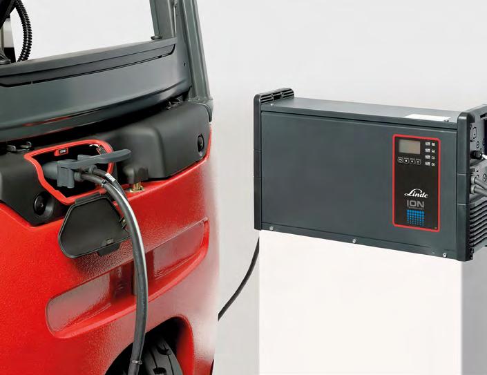 WÓZKI Z ZASILANIEM LI-ION NEWS Najcięższe elektryczne wózki widłowe od Linde o udźwigu od 6 do 8 ton są teraz dostępne również w wersji z bateriami litowo-jonowymi.