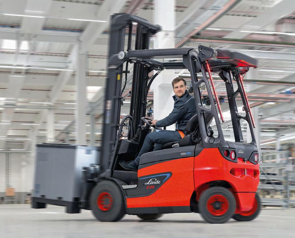 SPECJALNA EDYCJA MODELU ROADSTER PRODUKT WÓZEK NA KAŻDĄ OKAZJĘ Opcje wyposażenia w zakresie bezpieczeństwa sprawiają, że Linde Roadster to wózek idealny Linde Material Handling prezentuje specjalną