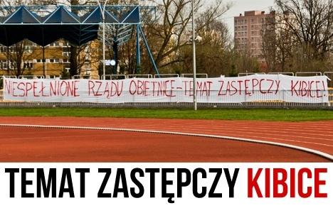 10 sposobów na manipulację społeczeństwem Autor tekstu: Noam Chomsky 1.