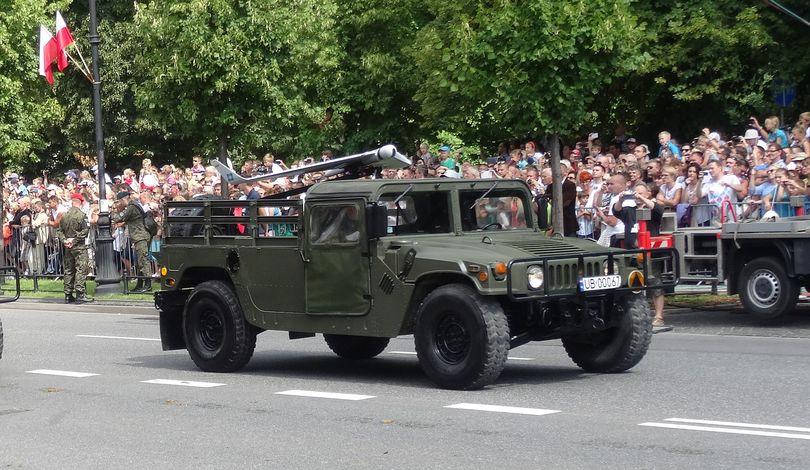 przewożące bezzałogowe systemy latające Orbiter. HMMWV z bezpilotowcem Orbiter- fot.