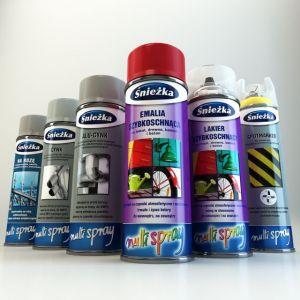 (Linia MULTISPRAY marki Śnieżka) Impregnat Extra Drewnochron przeznaczony jest do ochronnego i dekoracyjnego malowania przedmiotów drewnianych na zewnątrz pomieszczeń (drzwi, okna, meble ogrodowe,