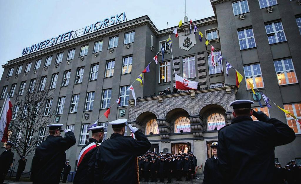 Budynek główny Uniwersytetu Morskiego w Gdyni Uniwersytet Morski w Gdyni to największa państwowa uczelnia morska w Polsce i jedna z największych w Europie, kształcąca przyszłych oficerów floty
