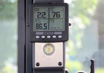 Elementy obsługi są rozmieszczone ergonomicznie i intuicyjnie.