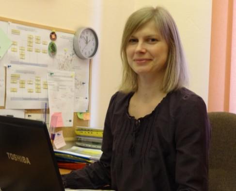 Agnieszka Ogrodnik koordynuje działania promocyjne i informacyjne dla Projektu, dba o to, aby projekt był widoczny w miejscach publicznych zgodnie z wymaganiami Unii Europejskiej; organizuje