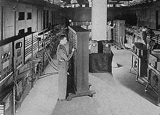 W połowie lat 4-tych John von Neuman wymyślił projekt maszyny EDVAC (Electronic Discrete