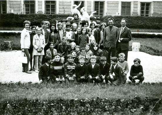 9 Zdjęcie 12 Rok 1971 (rok szkolny 1970/71). Wycieczka do Łańcuta.