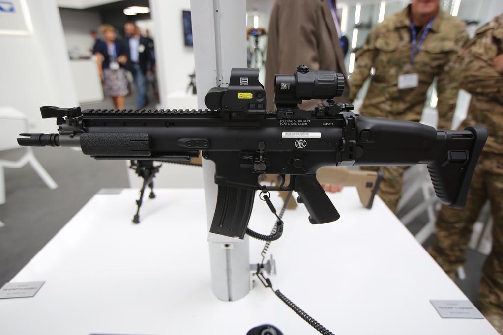 FN SCAR H - standard. Fot. M. Rachwalska/Defence24.pl. Podczas tegorocznego MSPO prezentowany jest nowy karabinek FN SCAR-SC Subcompact kalibru 5,56mmx45.