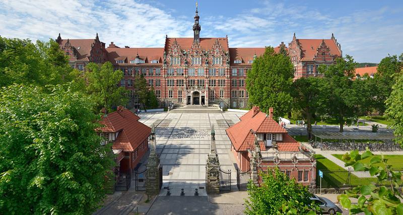 Politechnika Gdańska z punktu widzenia IT ok. 18 tys. studentów 9 wydziałów, ok.