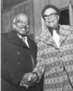 Don Robey Jedną z jego pasji była muzyka i choć nie wiadomo kiedy Don zaangażował się w promocję tancerzy to w 1939 roku pojawił się w Los Angeles w roli szefa The Harlem Grill, bardzo znanego klubu