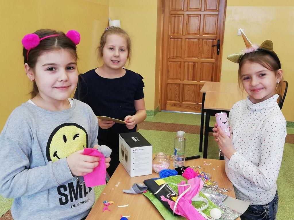 na powierzchni Ziemi, miałaby głębokość