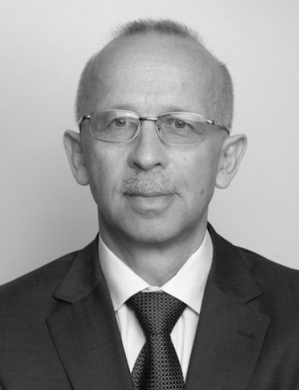 doświadczeniem w zakresie finansów, fuzji i przejęć oraz rynku