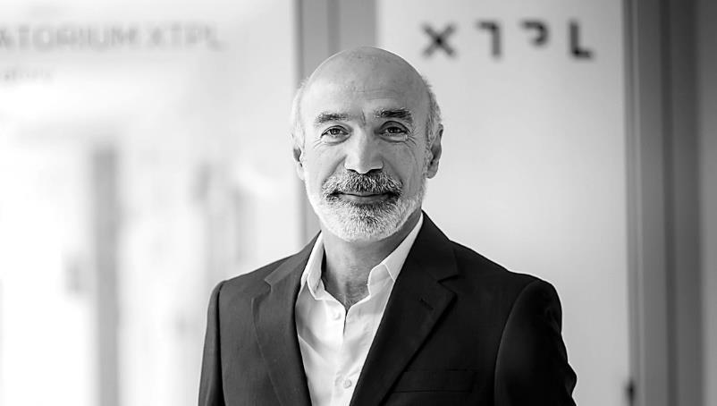 4,5 mld USD na NASDAQ), członek zarządów takich firm jak: - Quantenna Communications (chipy Wi-Fi, kapitalizacja 0,6 mld USD na NASDAQ) - View Inc.