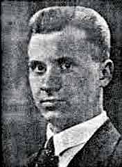 służył w 8 pułku artylerii polowej. Po wojnie 1920 r. został urzędnikiem firmy naftowej Standard Nobel i pracownikiem Fabryki Papieru,,Mirków. W 1939 r.