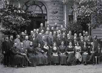7 Międzynarodowy Kongres Psychoanalityczny, 1911 r. Jan Nelkien stoi czwarty od lewej z Ireną z Borkowskich (1925 1944), z którą miał dwoje dzieci: córkę Annę (1926 1944) i syna Jana (1931).