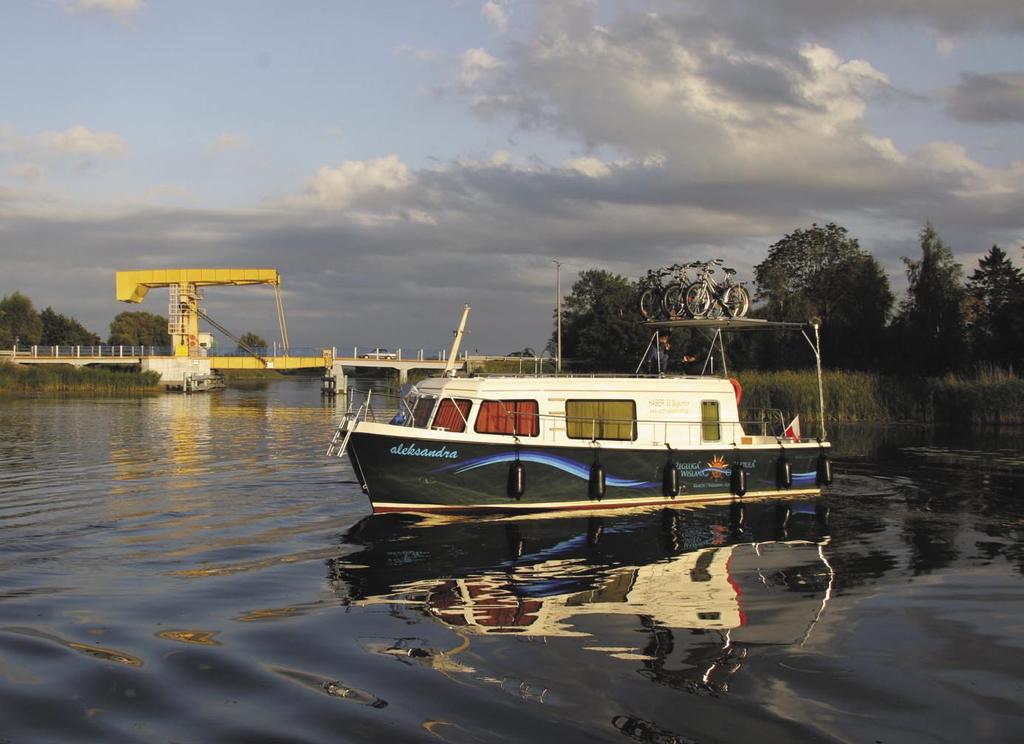 Cztery osoby na łódce, jedna para oraz kolega i koleżanka, od początku sprawiały problemy natury logistycznej.