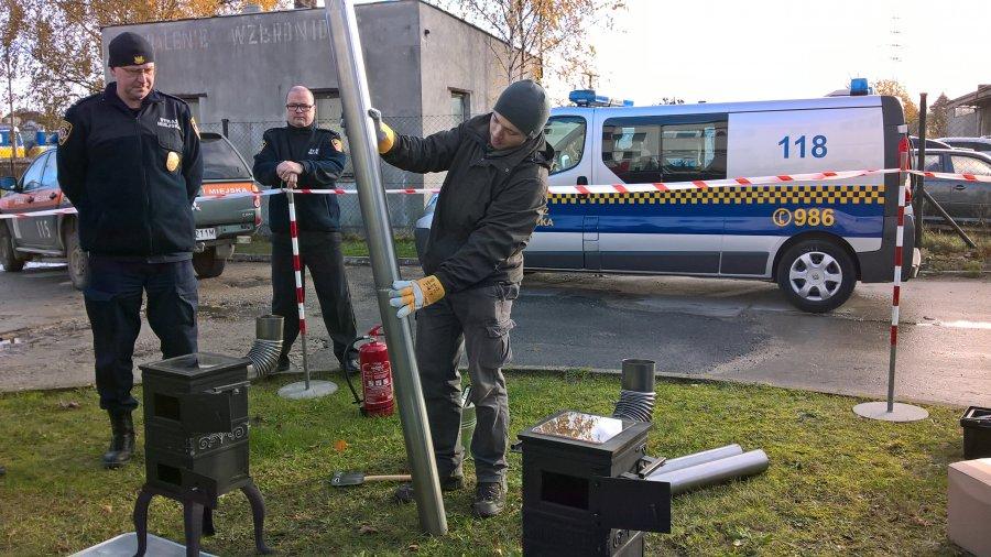 Do tej pory było odwrotnie. Najpierw kładło się podpałkę, a potem paliwo. Jednak ten sposób nie jest poprawny.