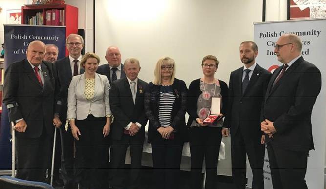 Cieszymy się bardzo, że polski rząd docenił naszych polonijnych działaczy. Prezydent Polski Andrzej Duda przyznał im zaszczytne odznaczenia państwowe.