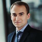 SEBASTIAN LIŃSKI KAROL PACZUSKI GRZEGORZ PAROSA RAFAŁ GRZESZYK Zarządza funduszami akcyjnymi oraz portfelami w ramach strategii Fund of Funds.