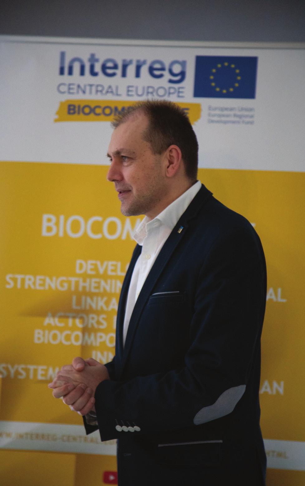 Kompostowalność a biodegradowalność Pierwsza prezentacja przygotowana przez Konrada Nowakowskiego, Prezesa Polskiej Izby Odzysku i Recyklingu Opakowań była wprowadzeniem do dnia warsztatowego pt.