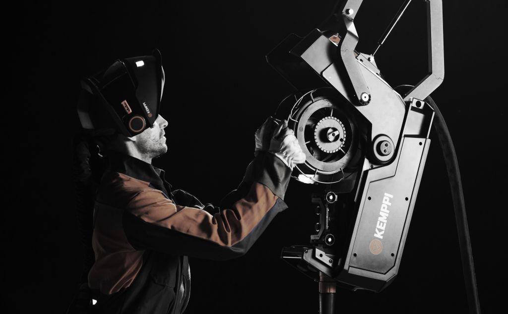 Wszechstronność Rozwiązania zwiększające użyteczność systemu X8 MIG Welder, takie jak łatwy w obsłudze podajnik drutu, innowacyjny, bezprzewodowy