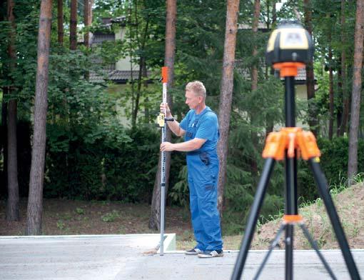 Wykonywanie ścian murowych w technologii Porotherm Dryfix 1 2 Wypoziomowanie fundamentów (stropu), w miejscach, gdzie będą murowane ściany.