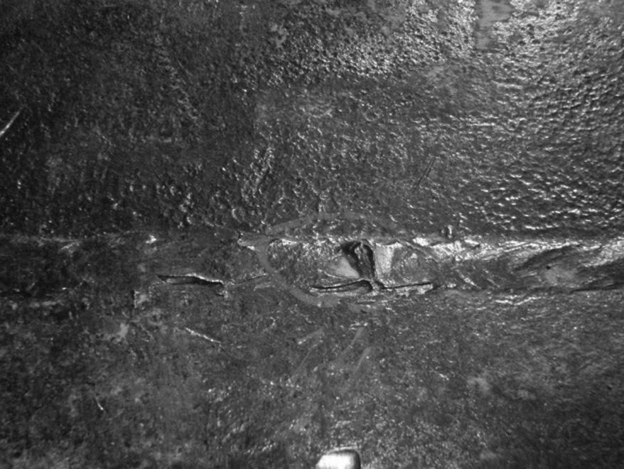 Rys. 5. Widoczne wykryte wskazanie typu pęknięcie o dł. 10 mm na linii wtopienia złącza doczołowego na spoinie w obszarze [ X ] Fig. 5. Visible indication of the type of rupture detected by length.