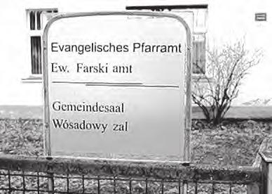 8 apryl 2017 Powěsće Dwurěčne napisy maja při farje we Wětošowje w Delnjej Łužicy. Dróhi w městačku pak maja jenož němske mjena. Foto: S.
