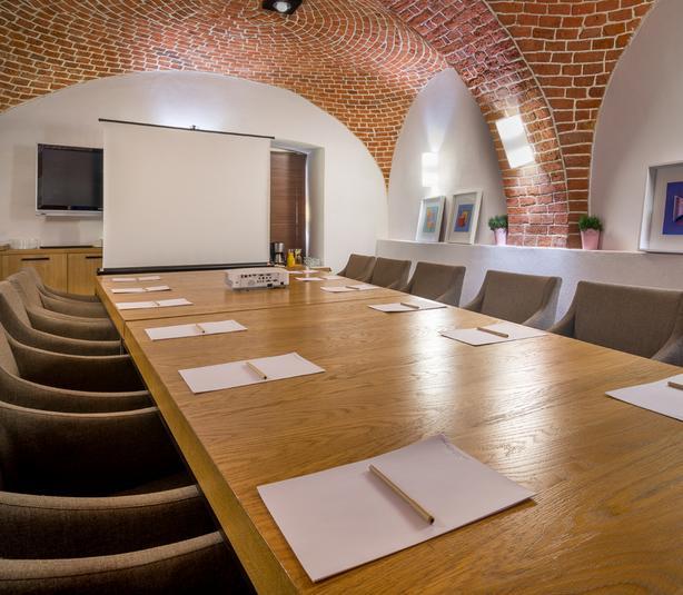 TRAININGS AND CONFERENCES The Granary La Suite Hotel Wrocław oferuje pięć sal konferencyjnych i bankietowych o powierzchni od 8