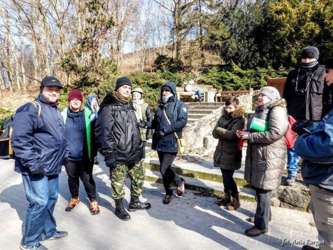 Zdobądź odznakę Miłośnika Gdyni Gdynia to morze, lasy, modernistyczne zabytki, punkty widokowe, miejsca pamięci. Każdy z nich kryje w sobie ciekawe historie i wywołuje wiele emocji.