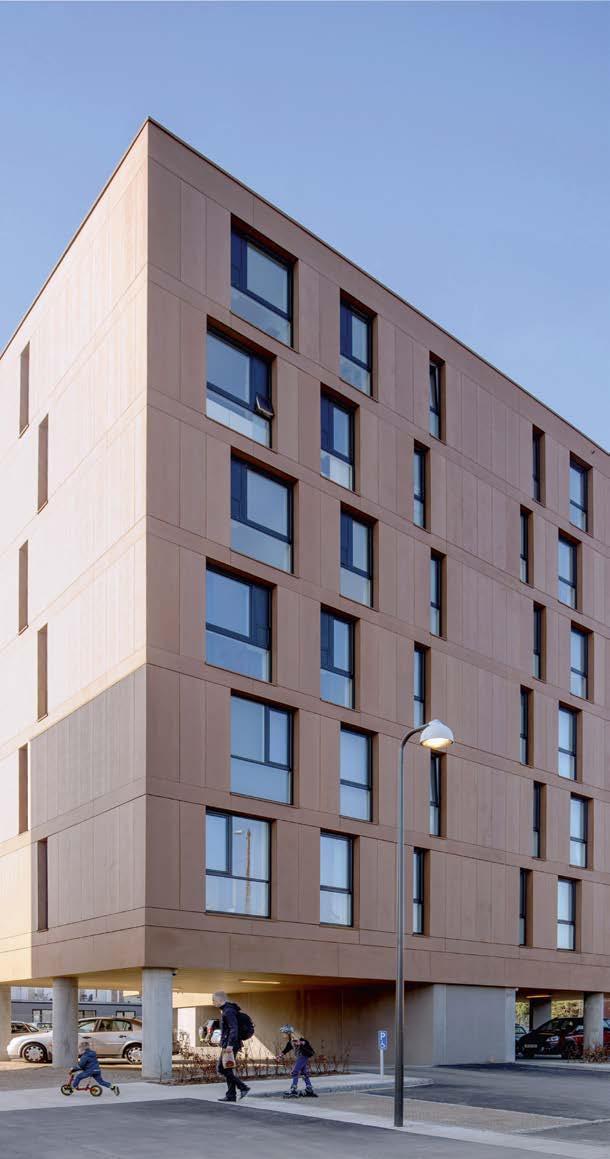 jako A2-s1, d0. Dzięki okładzinom elewacyjnym Rockpanel A2 (FS-Xtra) w połączeniu z niepalnymi materiałami izolacyjnymi, np.