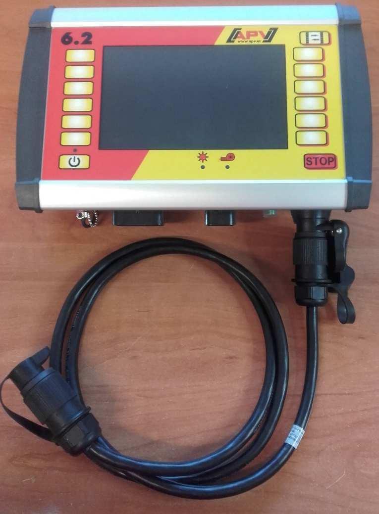 6 2.2 Podłączenie elektryczne Podłączyć dołączony kabel bezpośrednio do 3-stykowego gniazda mocy ciągnika. Drugi koniec łączy się z modułem sterowania.