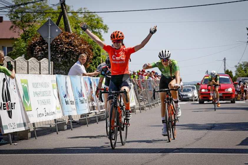 START WSPÓLNY Pińczyce 09.06.2019 Komunikat numer 2 strona 6 KATEGORIA JUNIORKA MŁODSZA Foto Dariusz KRZYWAŃSKI www.dkpcycling.