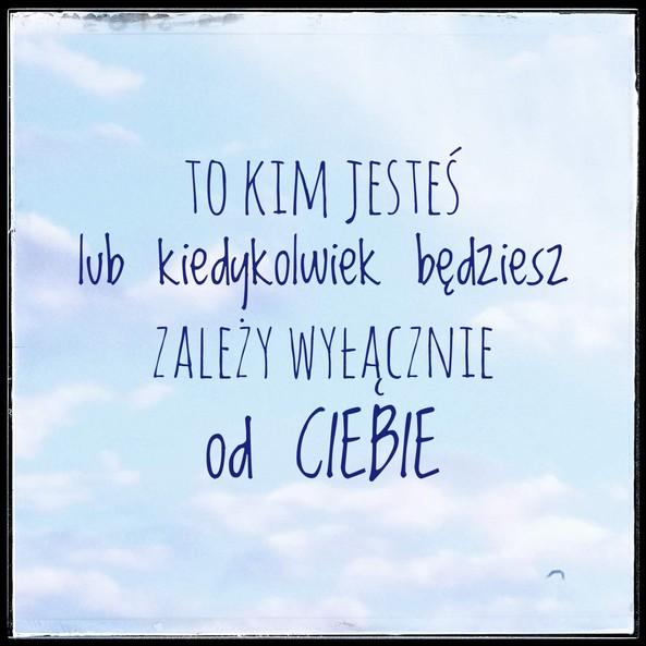 Musisz zacząć żyć świadomie, włączyć uważność. To oznacza, że nie możesz łatwo ulegać wpływom innych ludzi.