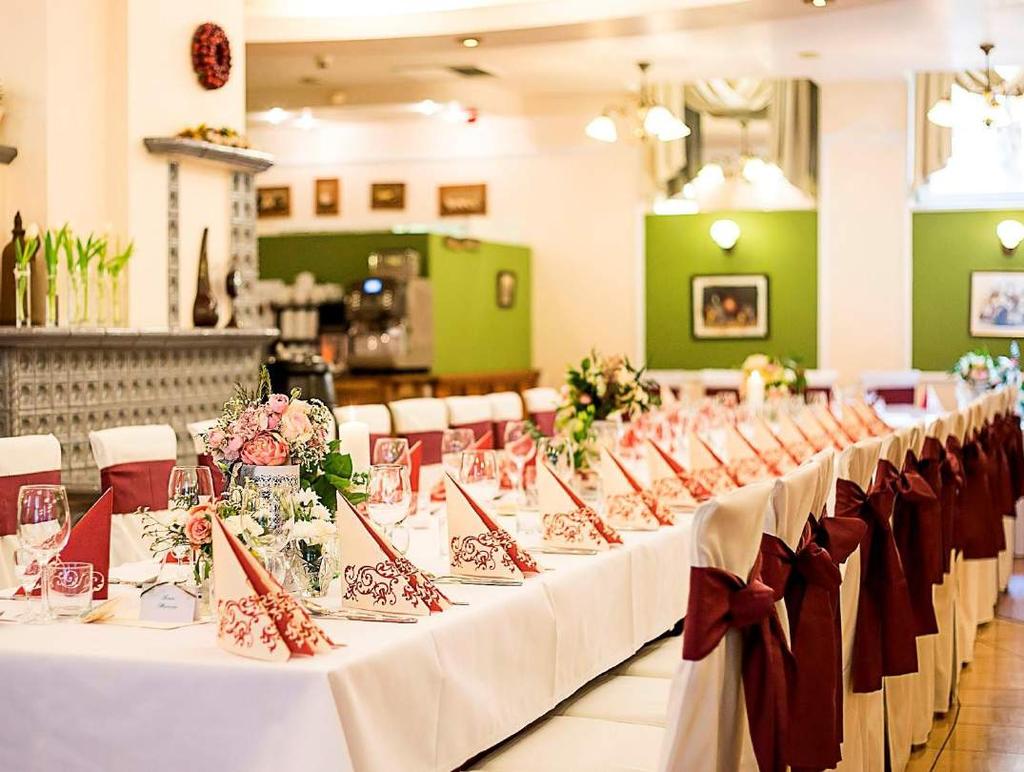 Emilia Kwoka Specjalista ds. Sprzedaży i Marketingu kom: +48 695 988 550 ekwoka@qubushotel.