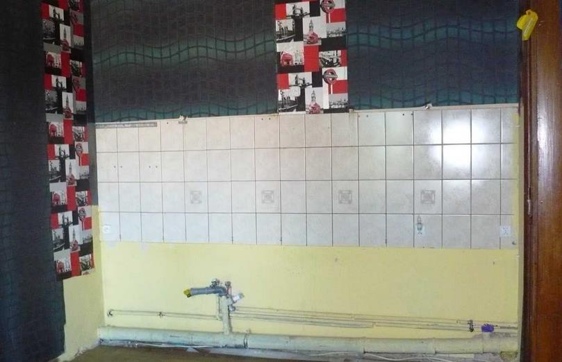 Mieszkanie wyposażone jest w instalację centralnego ogrzewania, wodnokanalizacyjną, elektryczną, gazową.
