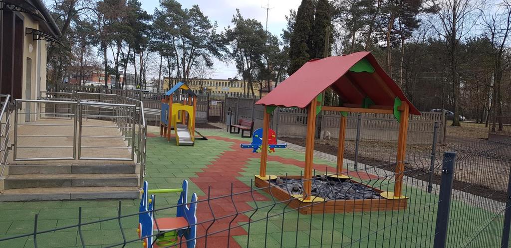 Utworzenie Żłobka Miejskiego w Węgrowie (realizacja 2018-2019) Koszt całkowity zadania wynosi: 1 875 332,00 zł Miasto złożyło wniosek o dofinansowanie z Ministerstwa Rodziny, Pracy i Polityki