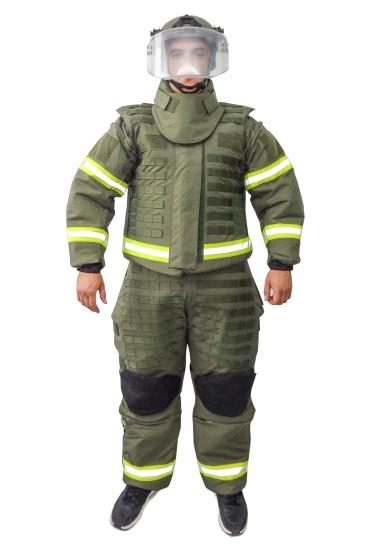 1. LEKKI KOMBINEZON PRZECIWODŁAMKOWY TRUDNOPALNY LIGHTWEIGHT FLAME-RETARDANT FRAGMENT-PROOF SUIT Cechy ubrania: Features: Niska masa kombinezonu ok. 15,5 kg.