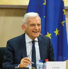 Wyzwanie to podjął i z sukcesem zrealizował rząd Jerzego Buzka, przywracając mieszkańcom Polski samorząd powiatowy i wojewódzki.