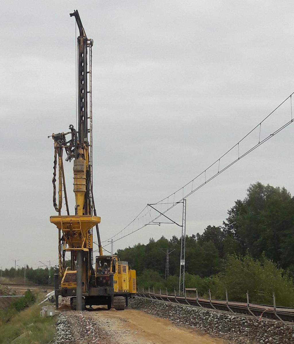 12 Jarosław Krążelewski, Marcin Pomierny Doświadczenia z realizacji wzmocnienia podtorza linii kolejowej E20 za pomocą technologii wibrowymiany i DSM (Deep Soil Mixing) Fot. 5.