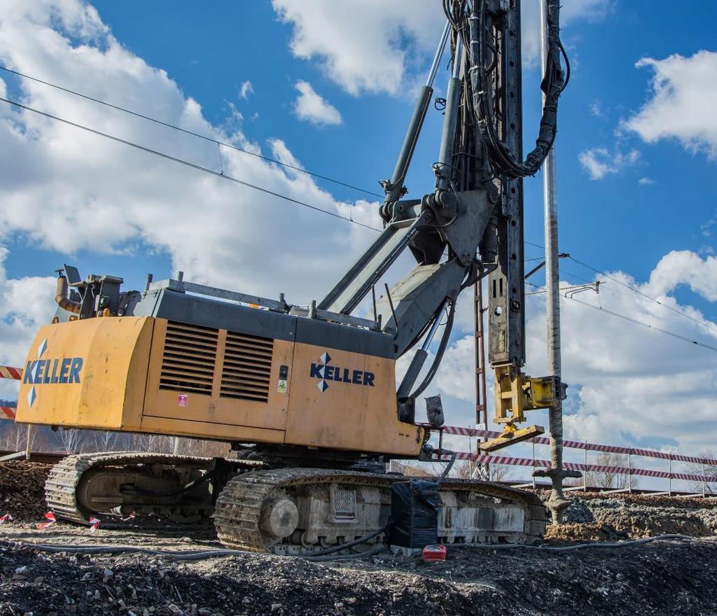 4 Jarosław Krążelewski, Marcin Pomierny Doświadczenia z realizacji wzmocnienia podtorza linii kolejowej E20 za pomocą technologii wibrowymiany i DSM (Deep Soil Mixing) Wgłębne mieszanie gruntu DSM