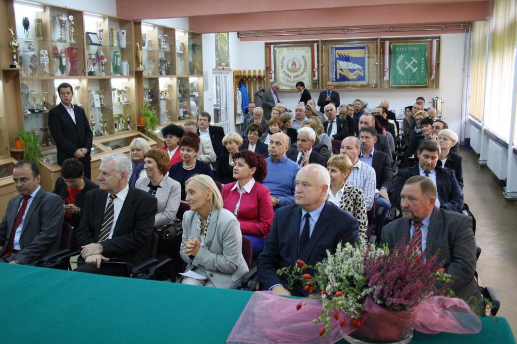 KONFERENCJA DLA DYREKTORÓW DOLNOŚLĄSKICH SZKÓŁ PONADGIMNZAJALNYCH PROWADZĄCYCH KSZTAŁCENIE ZAWODOWE Pracodawcy o kształceniu zawodowym. Potrzeby, oczekiwania, szanse. W dniu 10 października 2014 r.