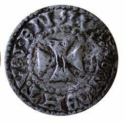 nalezionego w warstwach drewna wskazują, że proces ten następował po 1324 i 1335 r. Uzupełnieniem tej teorii mógłby być niepublikowany żeton (?) ołowiany odnaleziony w 1952 r.