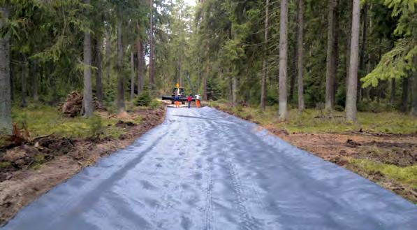 Geosyntetyki GEOPRODUKTY SYNTETYCZNE I NATURALNE GEOPRODUKTY SYNTETYCZNE I NATURALNE Geosyntetyki Geotkaniny polipropylenowe Geotkaniny wykonane są z tasiemek