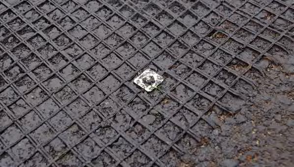 Geosyntetyki GEOPRODUKTY SYNTETYCZNE I NATURALNE GEOPRODUKTY SYNTETYCZNE I NATURALNE Geosyntetyki Geomembrany Geomembrany to materiały nieprzepuszczalne wykonane z HDPE lub PVC.