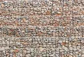 Drut używany do produkcji gabionów dostępny jest w średnicach od 2,0 mm do 4,0 mm i może posiadać następujące powłoki antykorozyjne: Zn ; ZnAl ; Zn+PCV; ZnAl+PCV.
