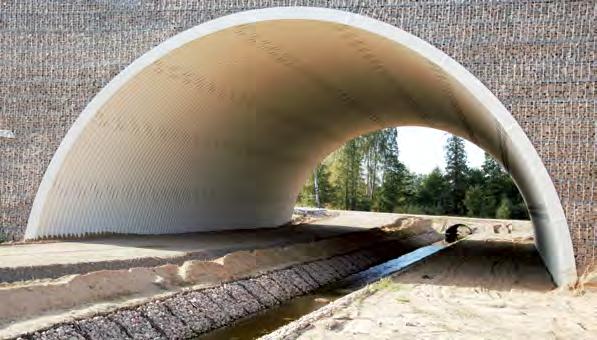stalowe lub jednokierunkowa geosiatka HDPE. Elementy systemu Panel żelbetowy Panel wykonany jest z betonu klasy C30/37 zazbrojony stalą klasy A-IIIN.