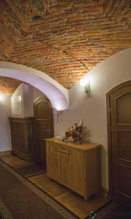A Long time ago, one story tenements were adhering to the city hall and were surrounding all sides of the square. They were rebuilt in XIX century but some baroque details remain.