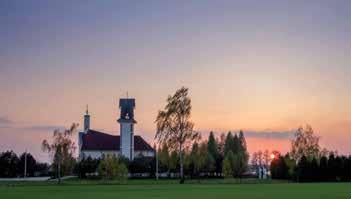 Była to ciężka i długa praca. Pewnego dnia do wsi przybył wędrowiec. Zmęczony, zatrzymał się w pierwszej napotkanej chacie.