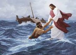 Ew. Mateusza 14,22-33 I zaraz wymógł na uczniach, że wsiedli do łodzi i pojechali przed nim na drugi brzeg, zanim rozpuści lud. A gdy rozpuścił lud, wstąpił na górę, aby samemu się modlić.