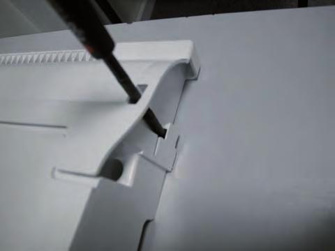 screwdriver into the right hook and release Fot.